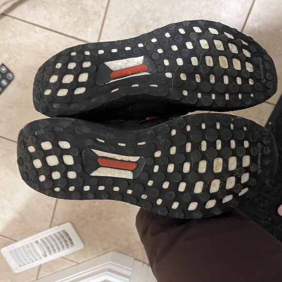Black size 8 men’s ultraboosts - Picture 2 of 3